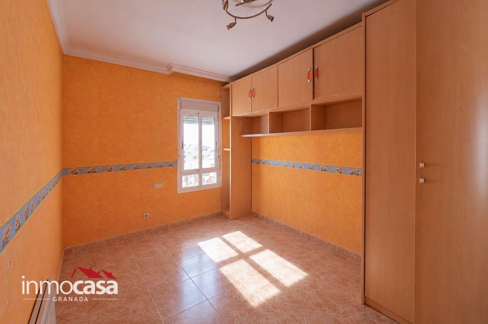 Piso de 3 habitaciones en Granada ciudad en venta - 106.000 € (Ref: 10180762)
