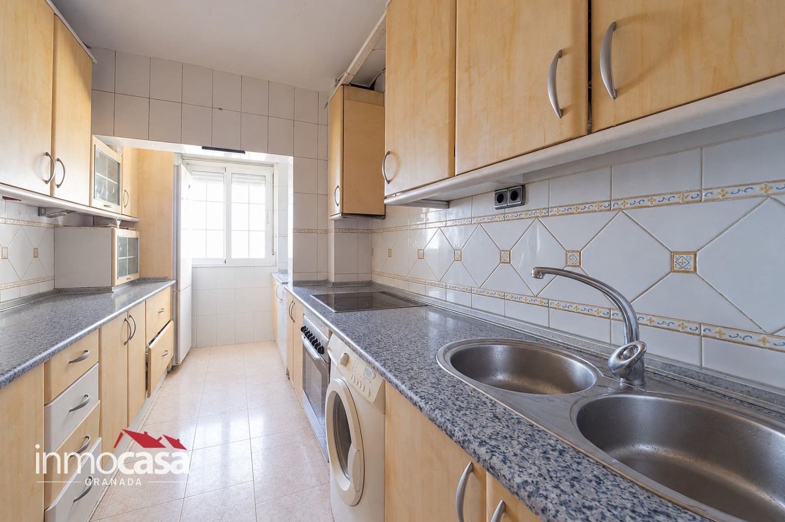 Piso de 3 habitaciones en Granada ciudad en venta - 106.000 € (Ref: 10180762)