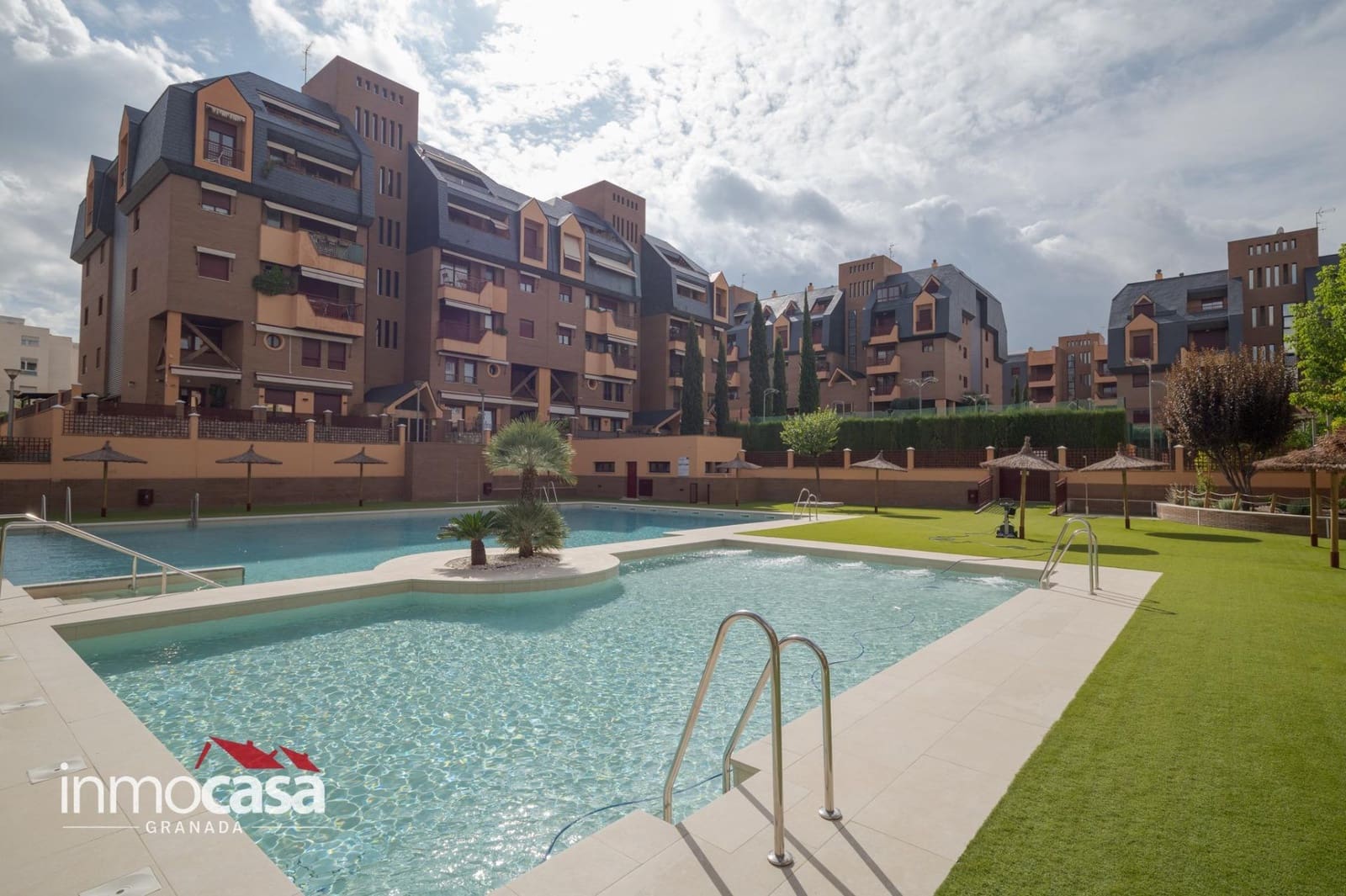 Appartement de 3 chambres à louer à Grenade ville avec piscine garage - 1 400 € (Ref: 10187247)
