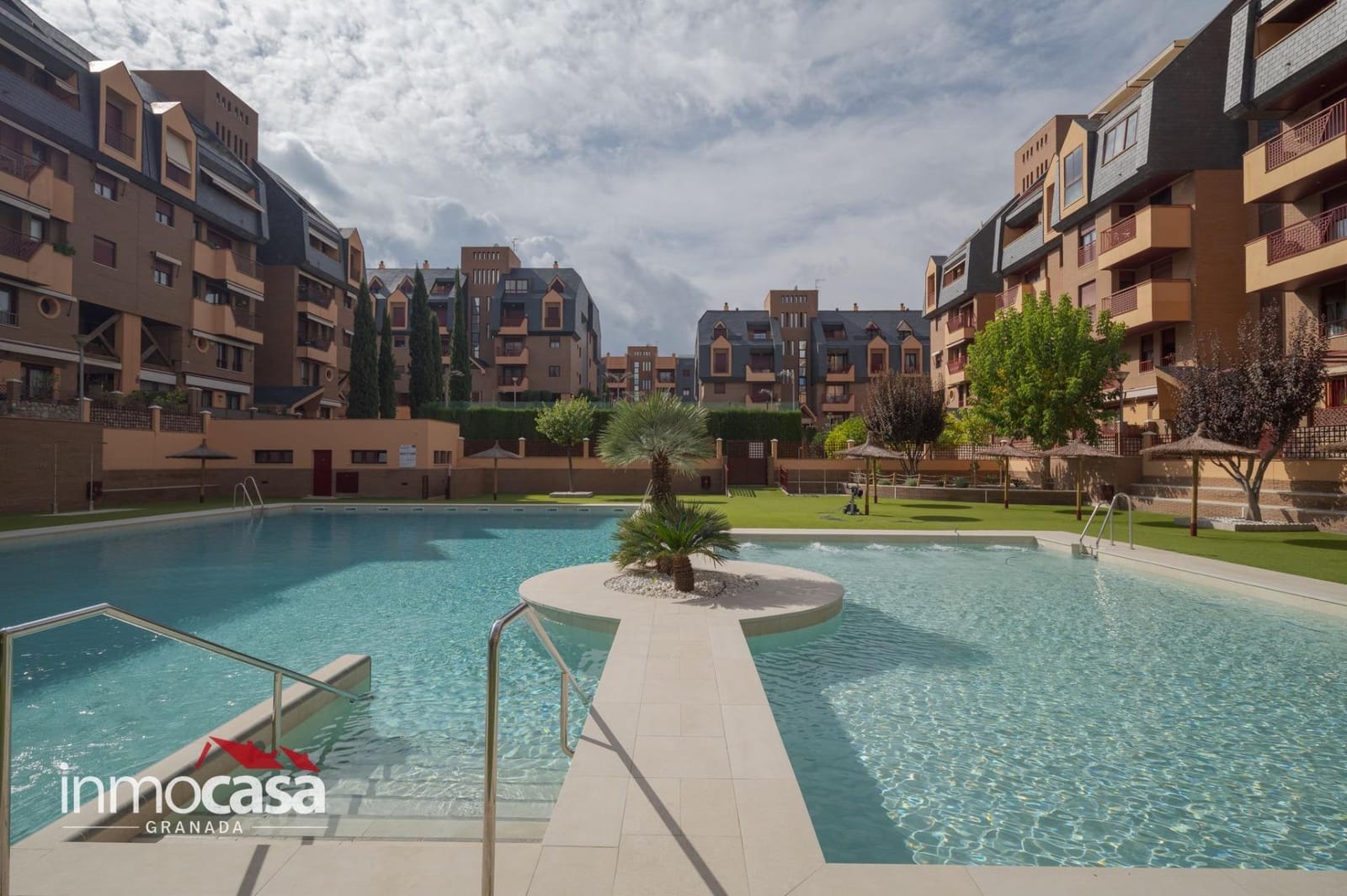Appartement de 3 chambres à louer à Grenade ville avec piscine garage - 1 400 € (Ref: 10187247)