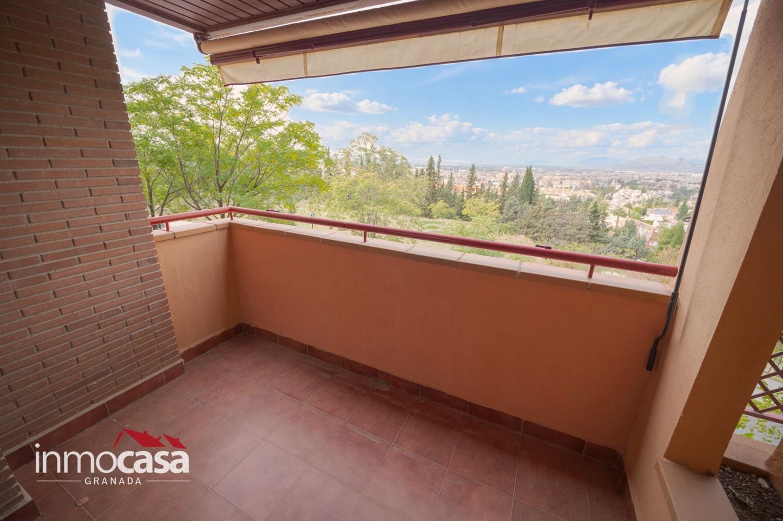 Appartement de 3 chambres à louer à Grenade ville avec piscine garage - 1 400 € (Ref: 10187247)