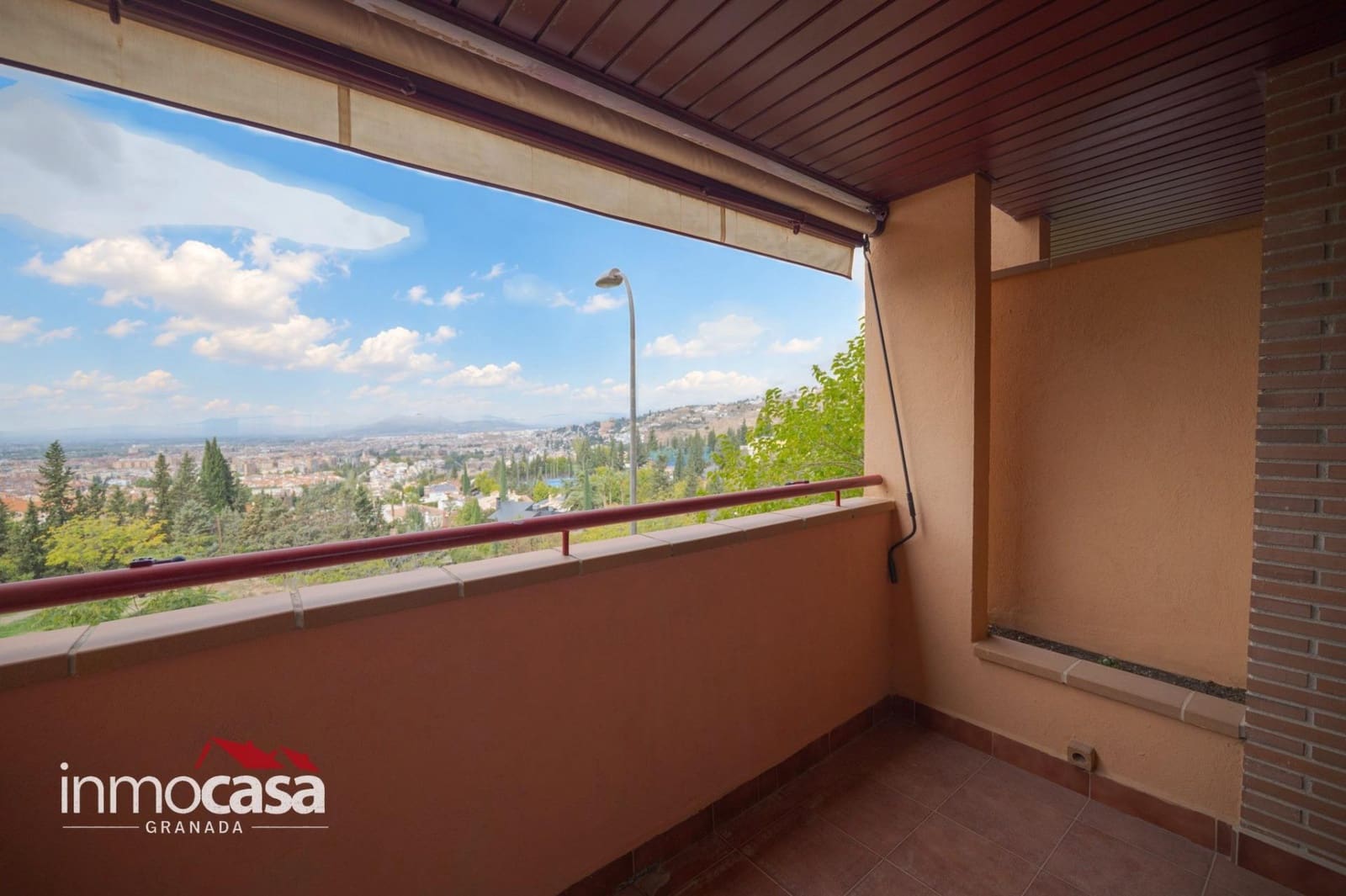 Appartement de 3 chambres à louer à Grenade ville avec piscine garage - 1 400 € (Ref: 10187247)