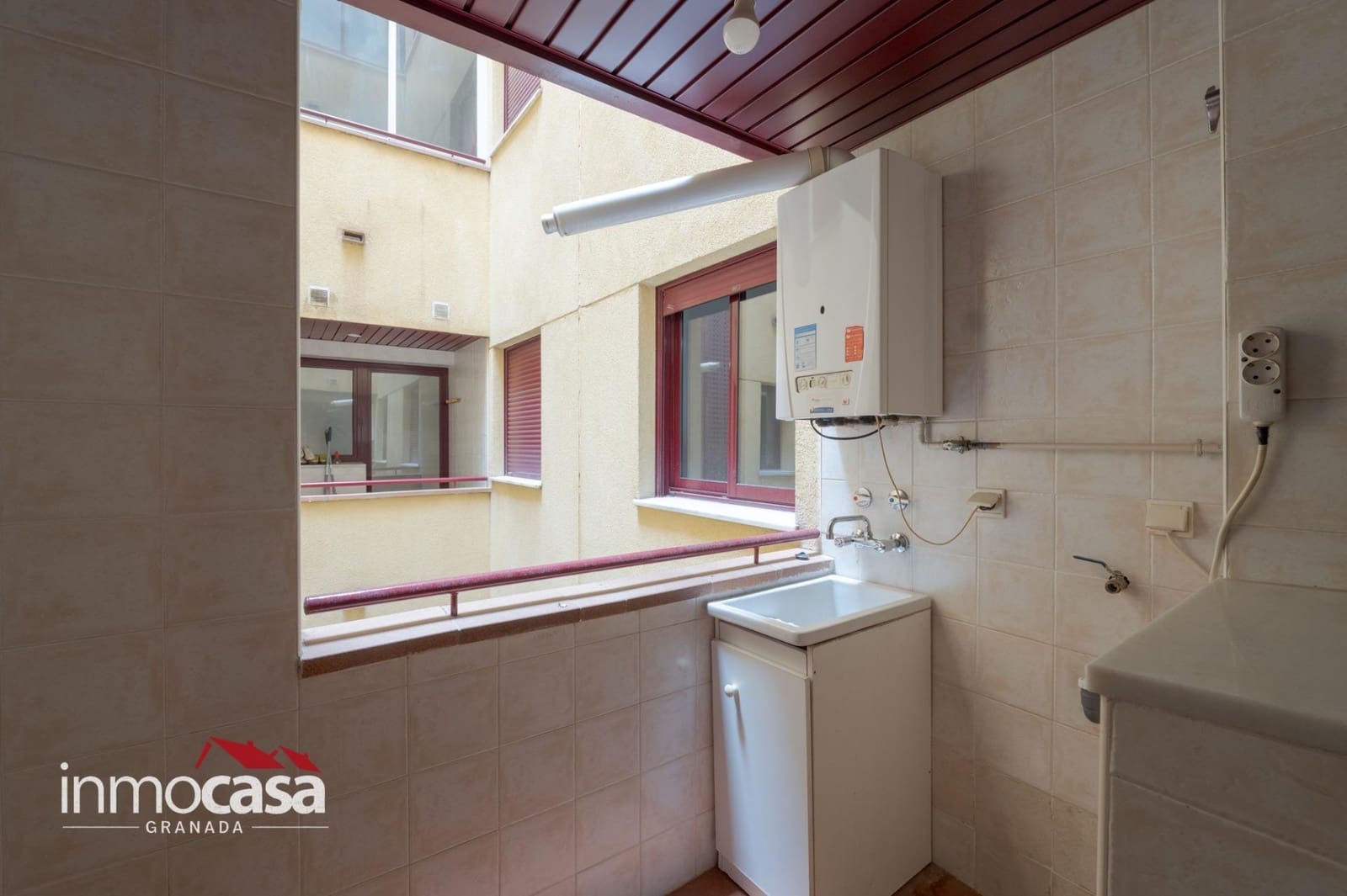 Appartement de 3 chambres à louer à Grenade ville avec piscine garage - 1 400 € (Ref: 10187247)