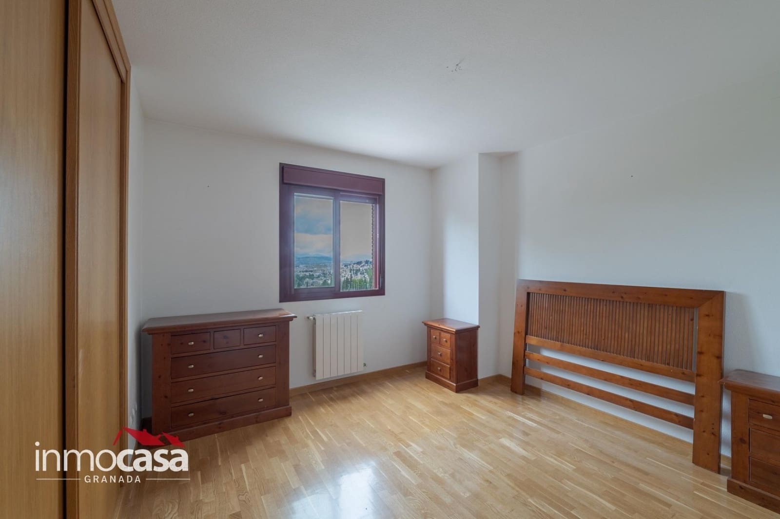 Appartement de 3 chambres à louer à Grenade ville avec piscine garage - 1 400 € (Ref: 10187247)