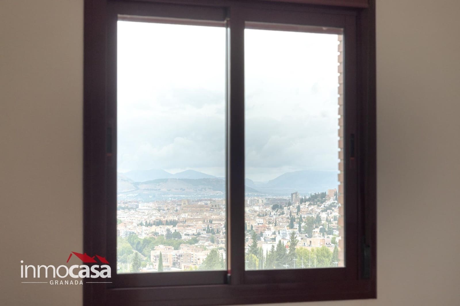 Appartement de 3 chambres à louer à Grenade ville avec piscine garage - 1 400 € (Ref: 10187247)
