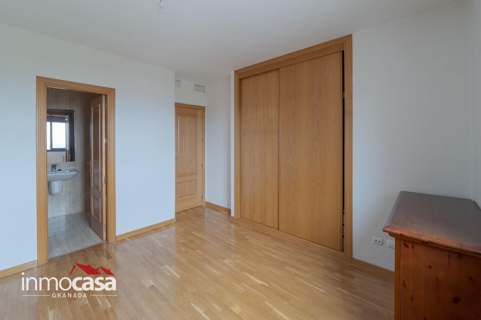 Appartement de 3 chambres à louer à Grenade ville avec piscine garage - 1 400 € (Ref: 10187247)