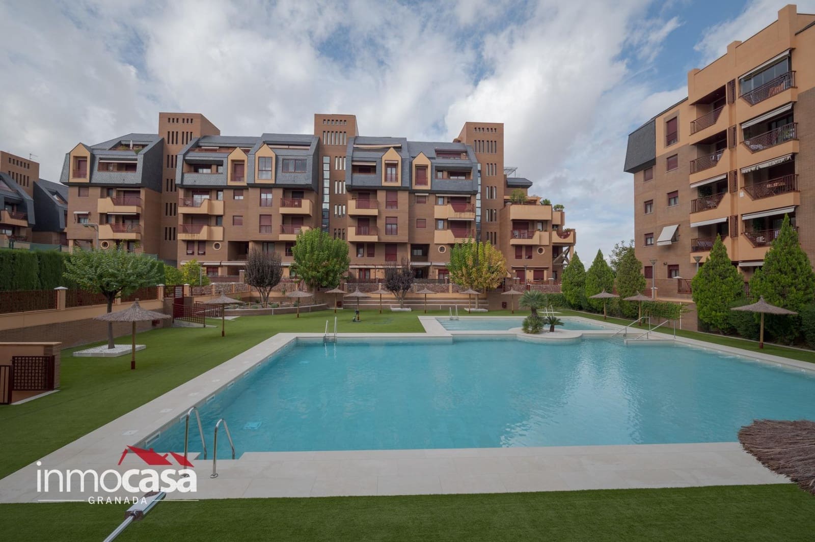 Appartement de 3 chambres à louer à Grenade ville avec piscine garage - 1 400 € (Ref: 10187247)