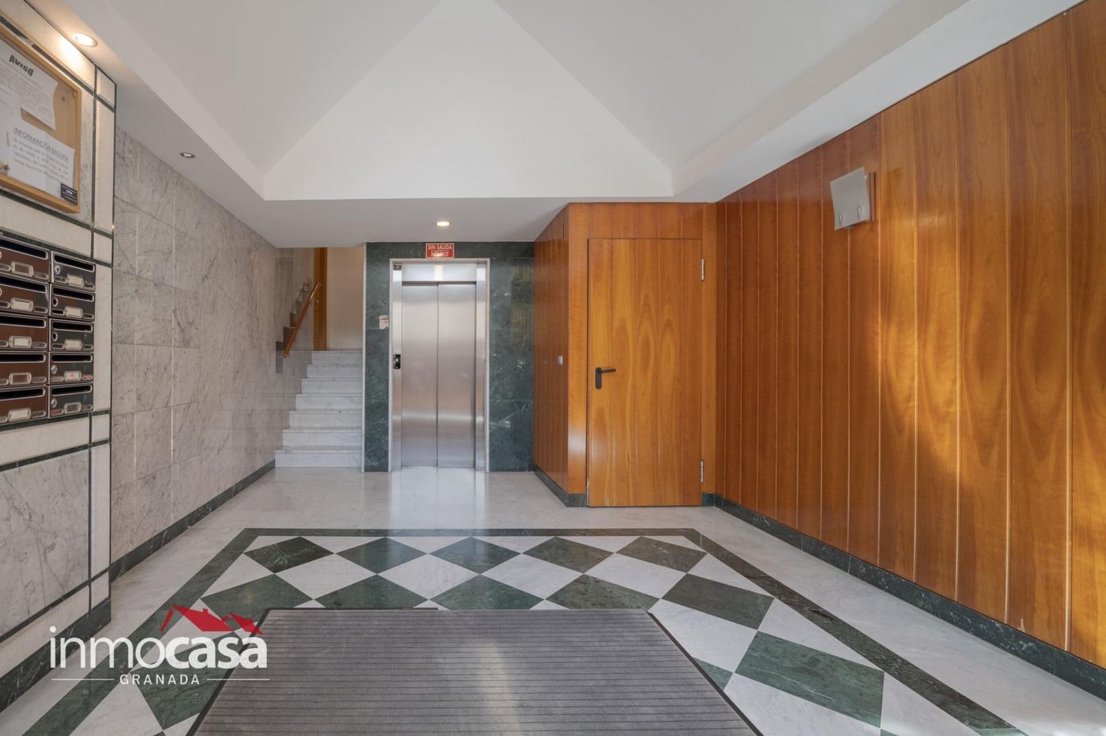 Appartement de 3 chambres à louer à Grenade ville avec piscine garage - 1 400 € (Ref: 10187247)