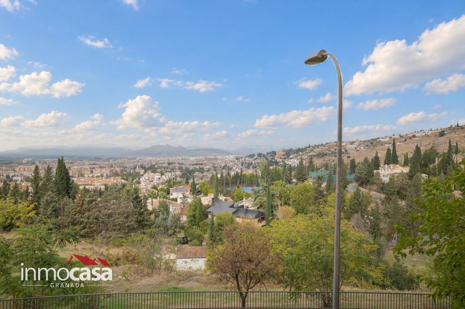 Appartement de 3 chambres à louer à Grenade ville avec piscine garage - 1 400 € (Ref: 10187247)