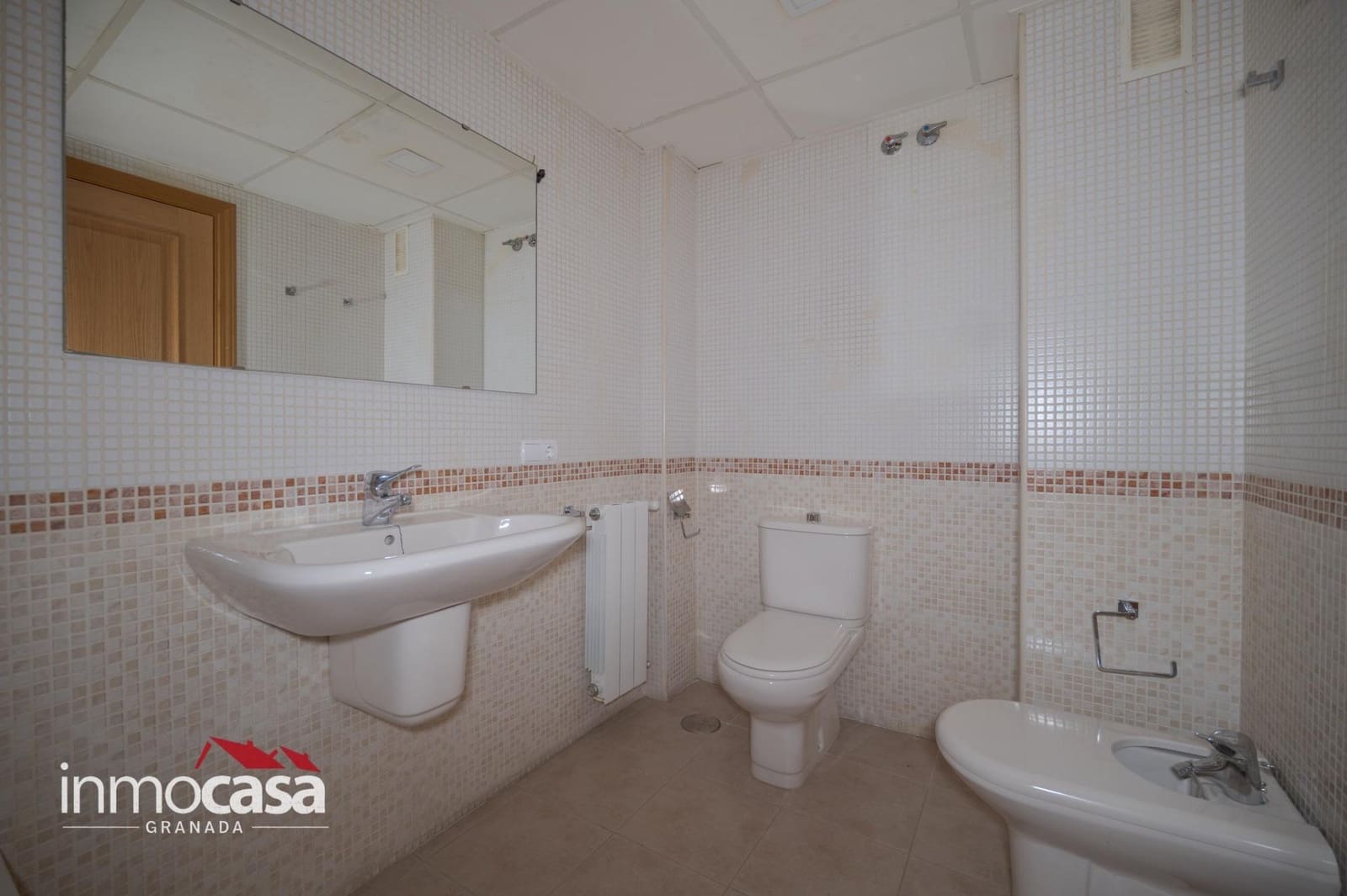 Appartement de 3 chambres à louer à Grenade ville avec piscine garage - 1 400 € (Ref: 10187247)