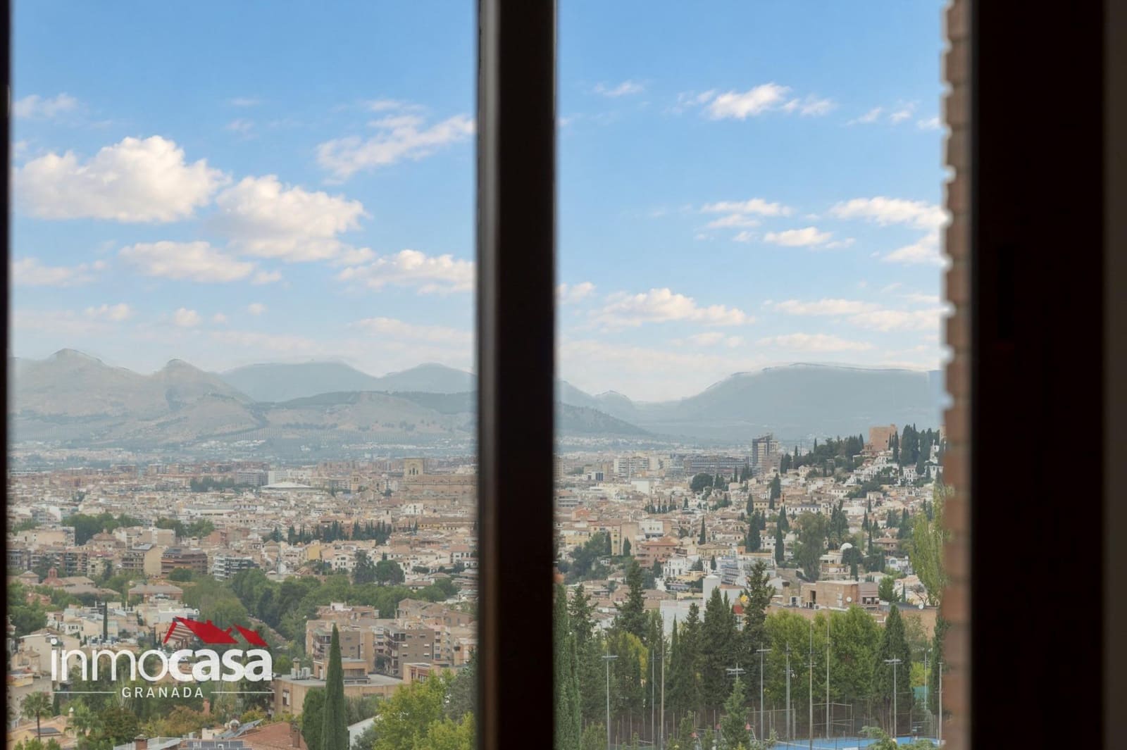 Appartement de 3 chambres à louer à Grenade ville avec piscine garage - 1 400 € (Ref: 10187247)