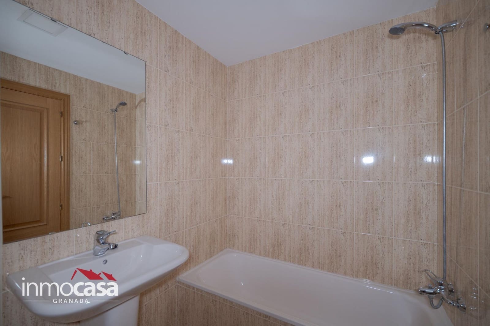 Appartement de 3 chambres à louer à Grenade ville avec piscine garage - 1 400 € (Ref: 10187247)
