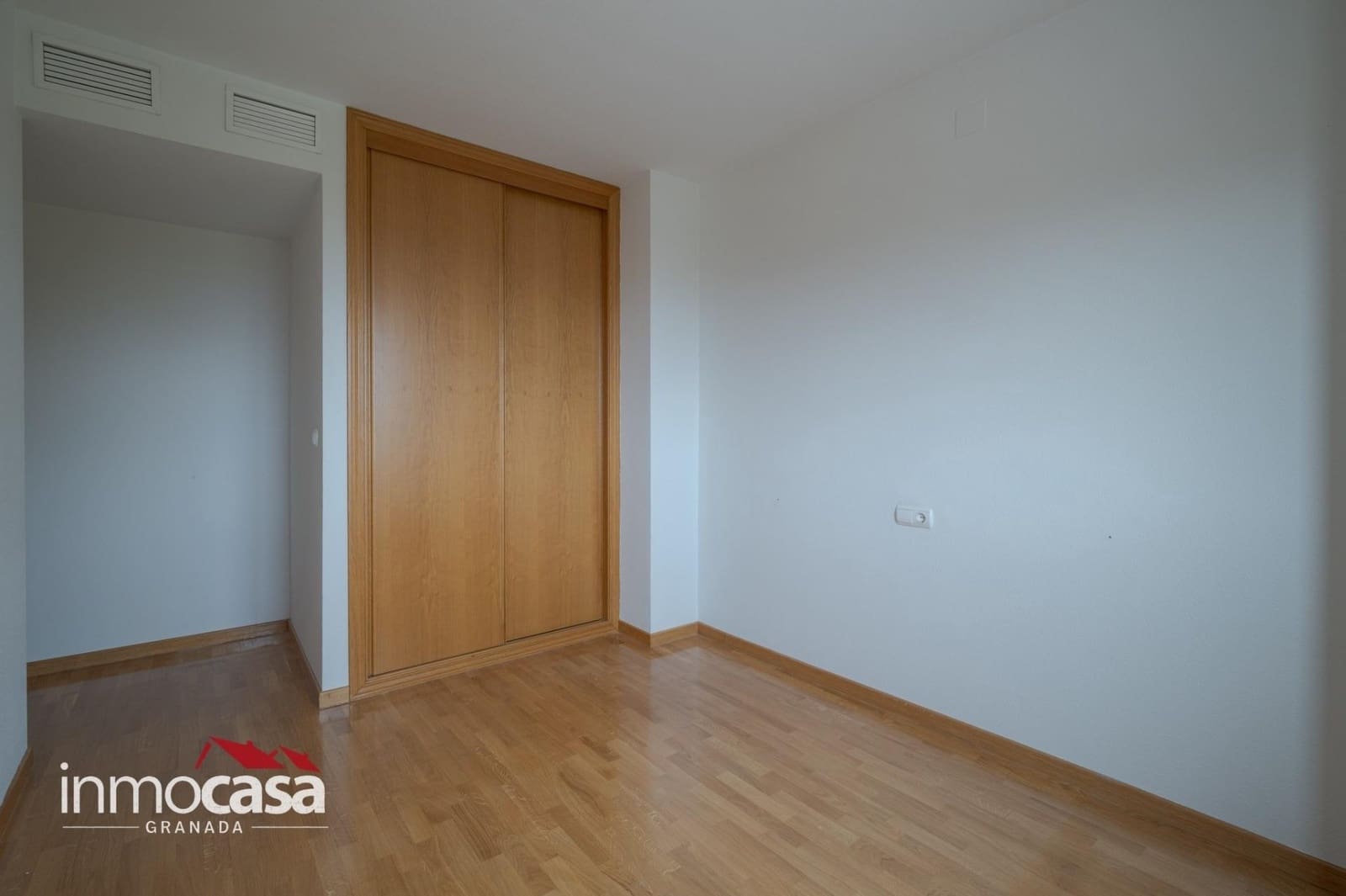 Appartement de 3 chambres à louer à Grenade ville avec piscine garage - 1 400 € (Ref: 10187247)