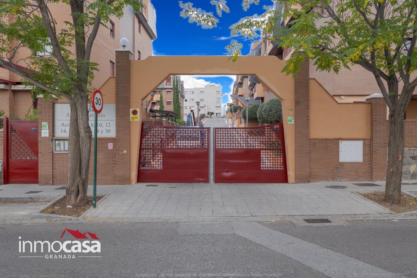 Appartement de 3 chambres à louer à Grenade ville avec piscine garage - 1 400 € (Ref: 10187247)