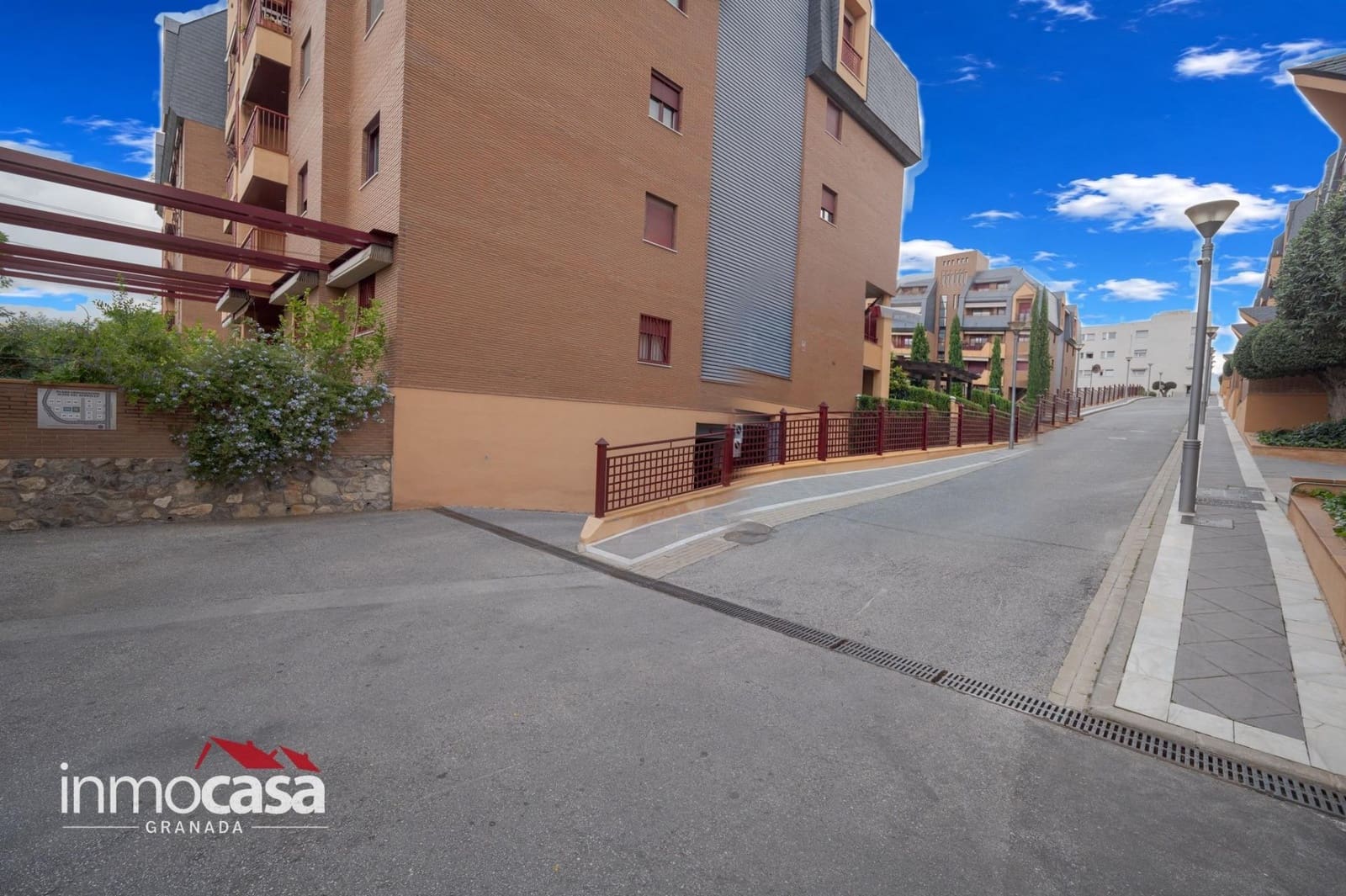 Appartement de 3 chambres à louer à Grenade ville avec piscine garage - 1 400 € (Ref: 10187247)