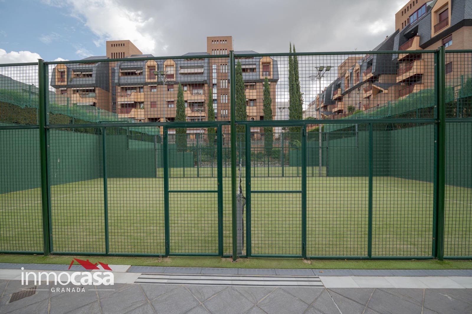 Appartement de 3 chambres à louer à Grenade ville avec piscine garage - 1 400 € (Ref: 10187247)