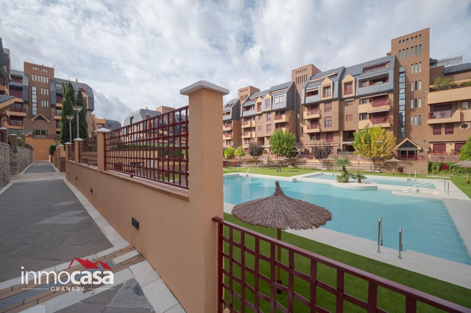Appartement de 3 chambres à louer à Grenade ville avec piscine garage - 1 400 € (Ref: 10187247)