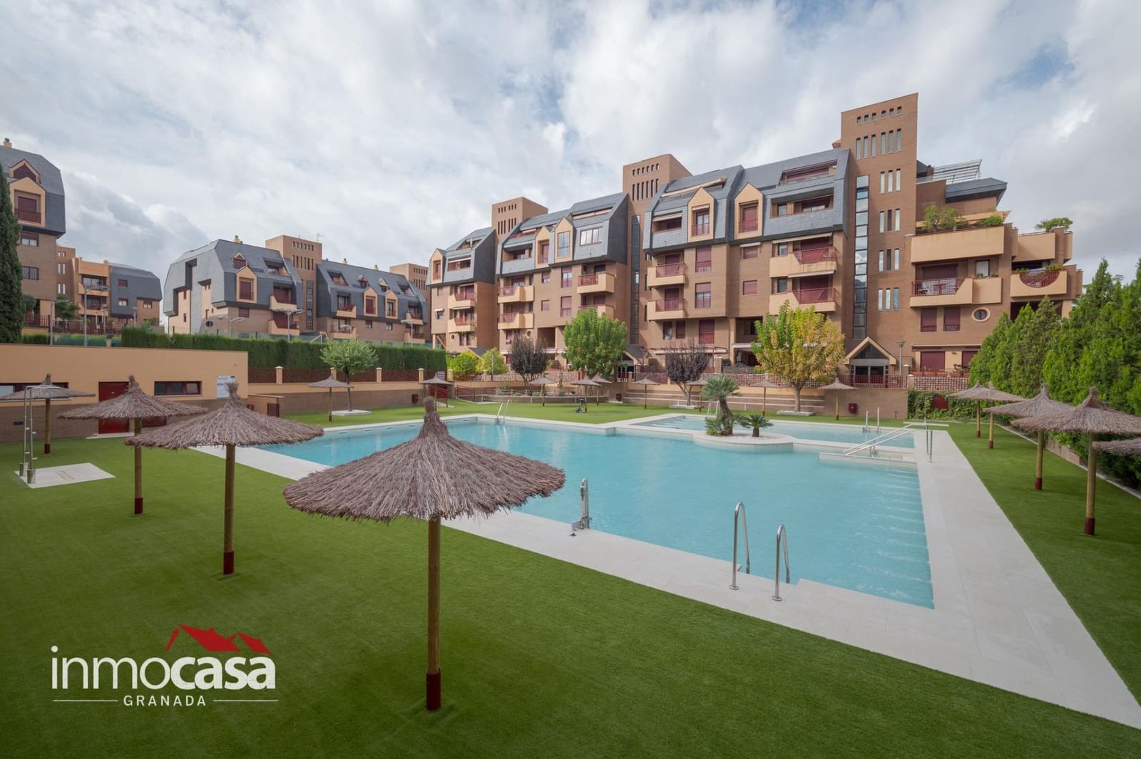 Appartement de 3 chambres à louer à Grenade ville avec piscine garage - 1 400 € (Ref: 10187247)