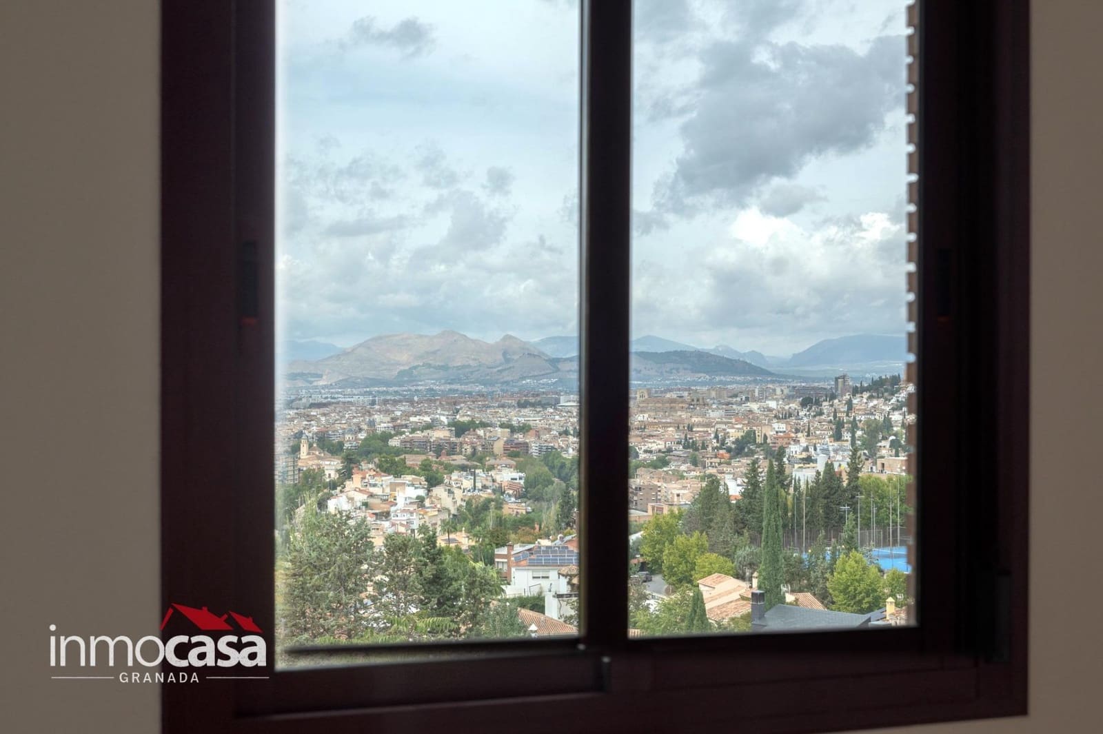 Appartement de 3 chambres à louer à Grenade ville avec piscine garage - 1 400 € (Ref: 10187247)