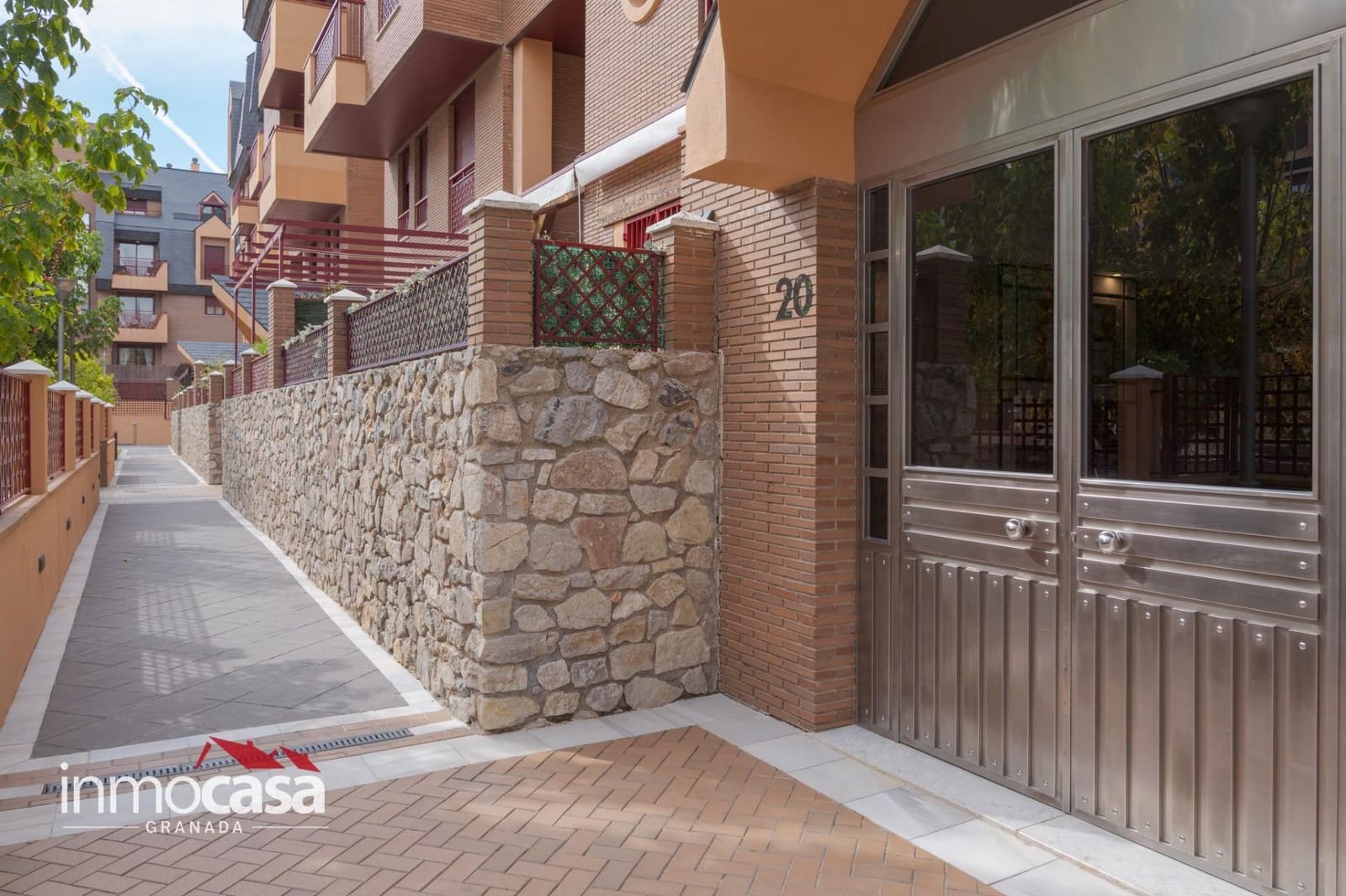 Appartement de 3 chambres à louer à Grenade ville avec piscine garage - 1 400 € (Ref: 10187247)