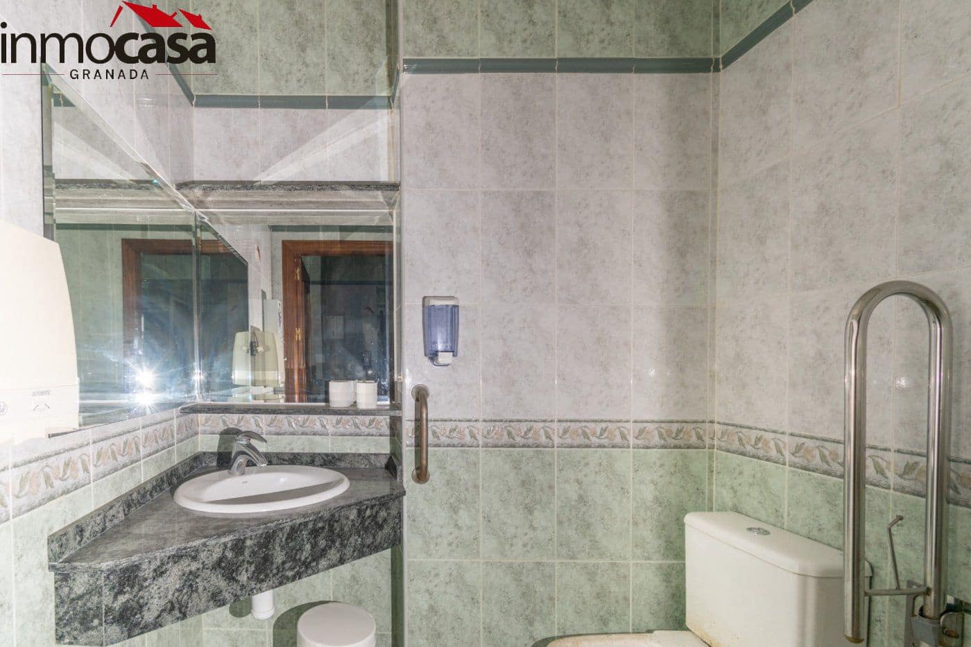 Erhverv til salg i Granada by - € 314.000 (Ref: 8162028)