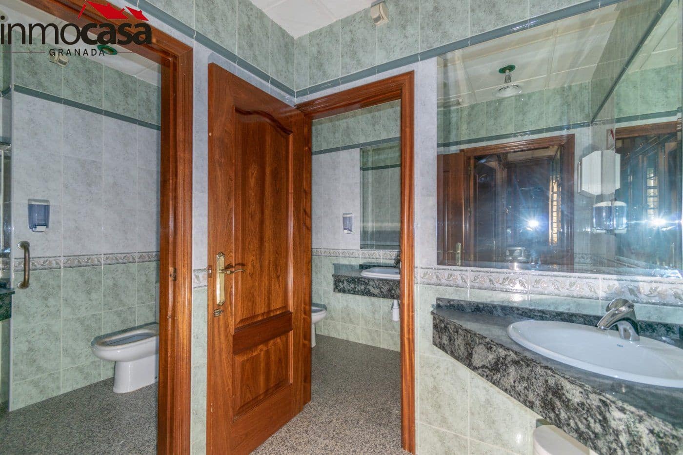 Erhverv til salg i Granada by - € 314.000 (Ref: 8162028)