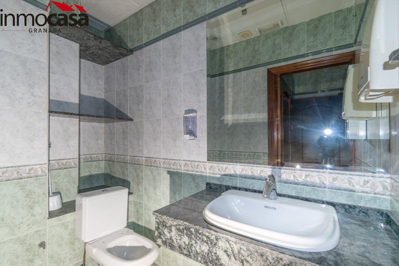 Erhverv til salg i Granada by - € 314.000 (Ref: 8162028)