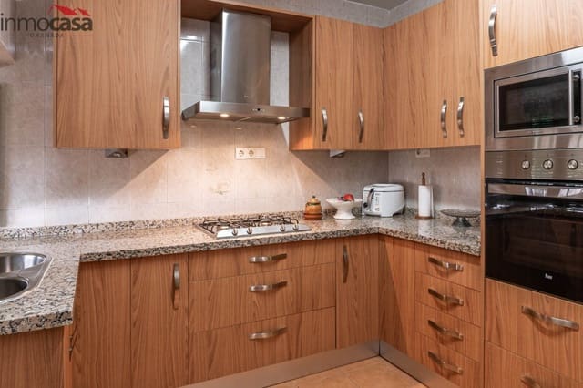 6 soveværelse Byhus til salg i Granada by - € 299.900 (Ref: 8162044)