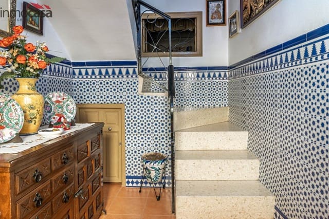 6 soveværelse Byhus til salg i Granada by - € 299.900 (Ref: 8162044)