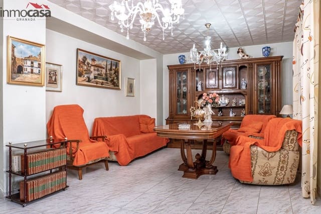 6 soveværelse Byhus til salg i Granada by - € 299.900 (Ref: 8162044)