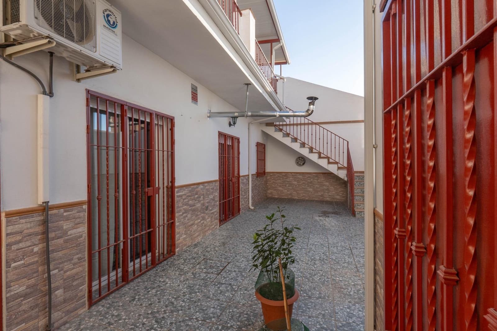 2 bedroom Townhouse for sale in Atarfe with garage - € 140,000 (Ref: 8162092)