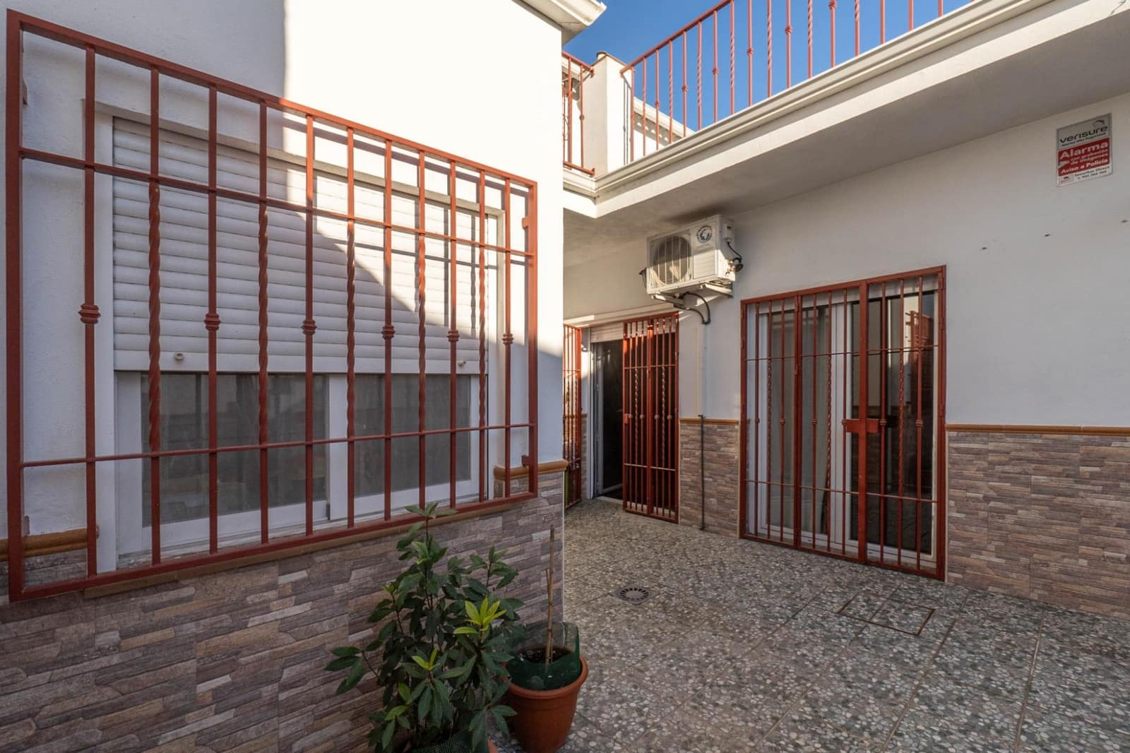 2 bedroom Townhouse for sale in Atarfe with garage - € 140,000 (Ref: 8162092)