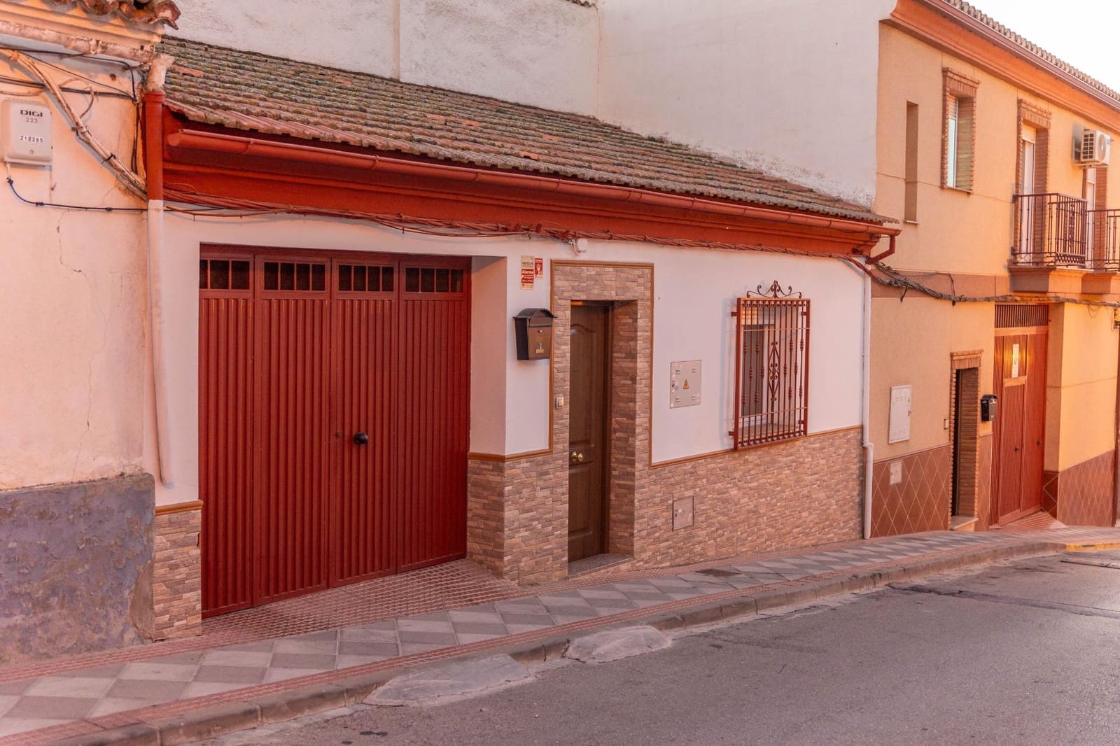 2 bedroom Townhouse for sale in Atarfe with garage - € 140,000 (Ref: 8162092)