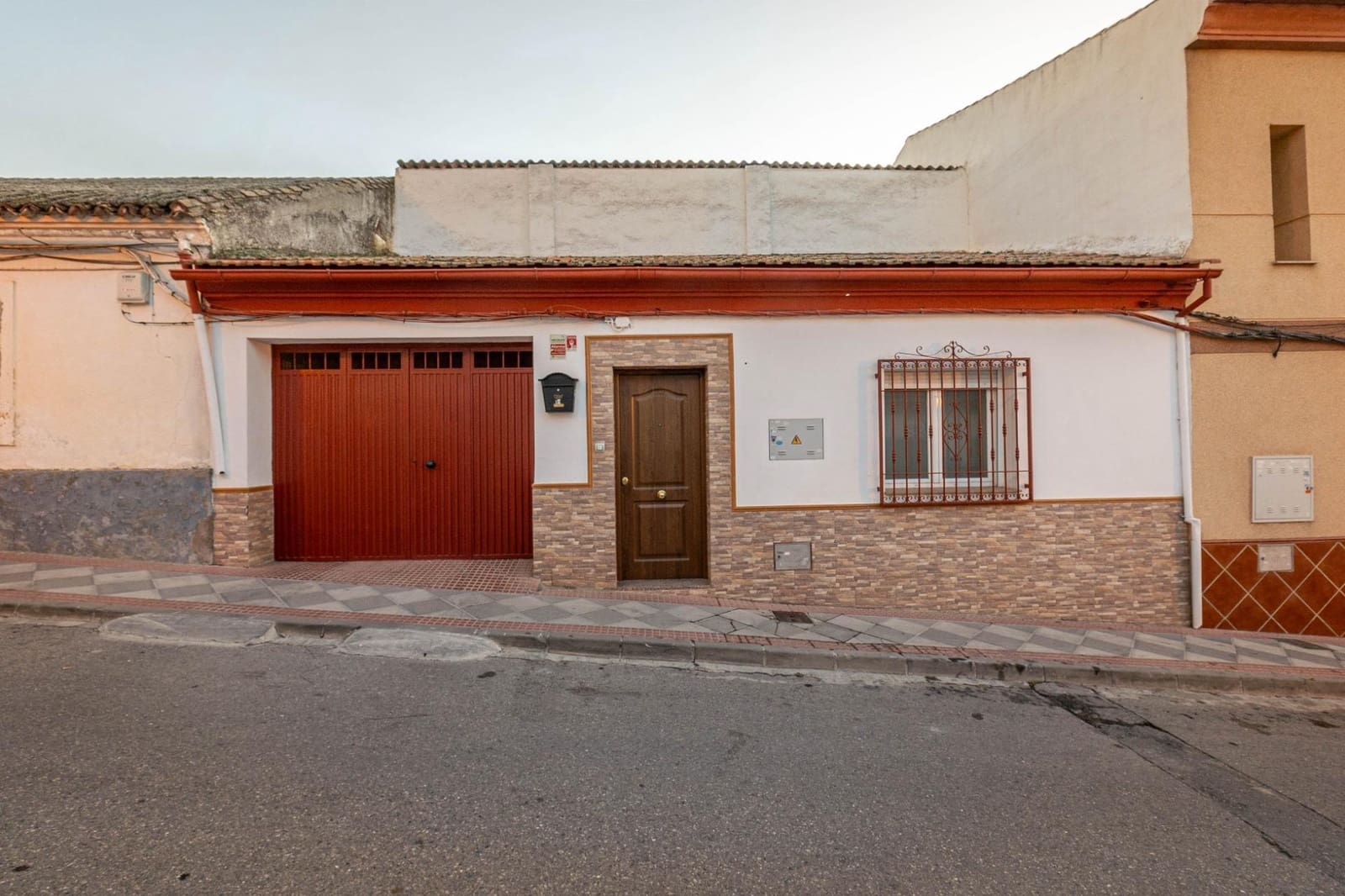 2 bedroom Townhouse for sale in Atarfe with garage - € 140,000 (Ref: 8162092)