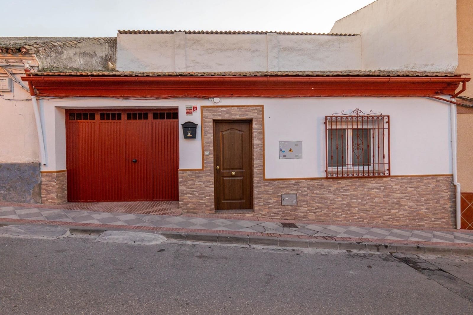 2 bedroom Townhouse for sale in Atarfe with garage - € 140,000 (Ref: 8162092)
