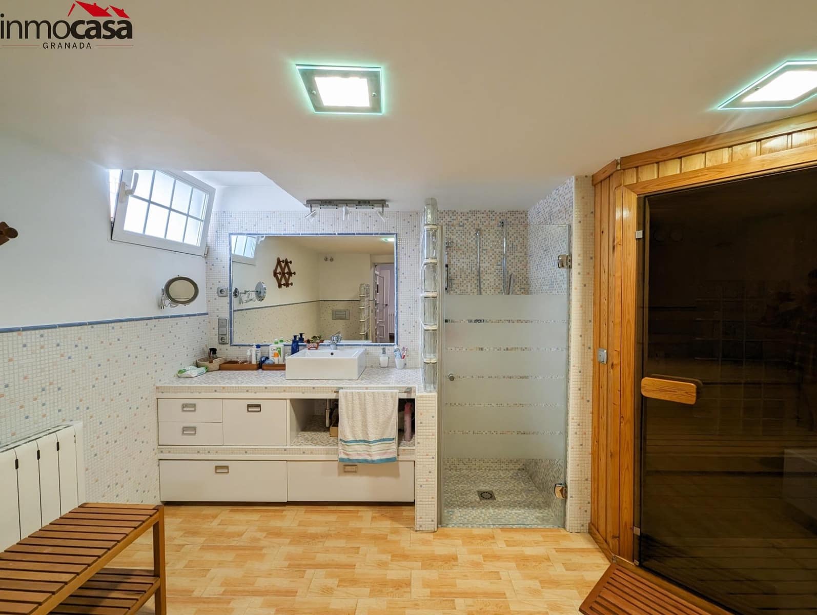 Chalet de 4 habitaciones en Granada ciudad en venta con piscina garaje - 449.000 € (Ref: 8222757)