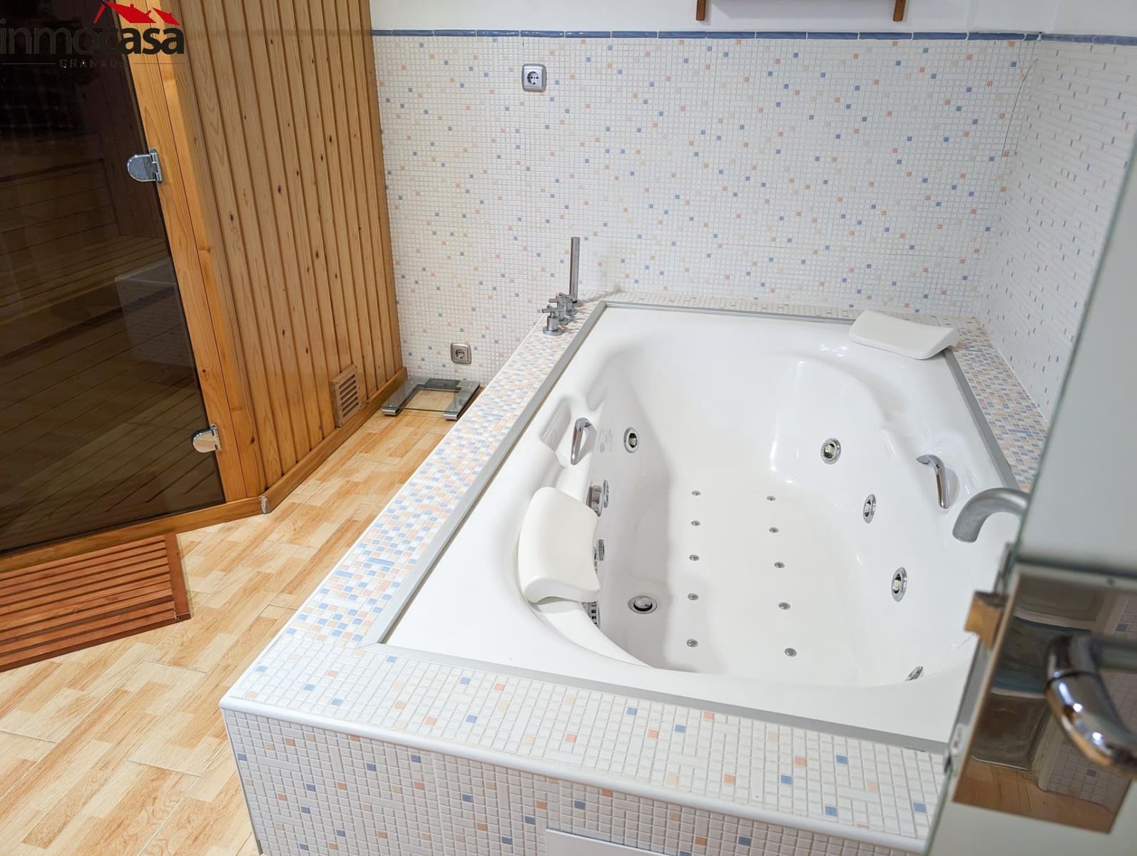 Chalet de 4 habitaciones en Granada ciudad en venta con piscina garaje - 449.000 € (Ref: 8222757)