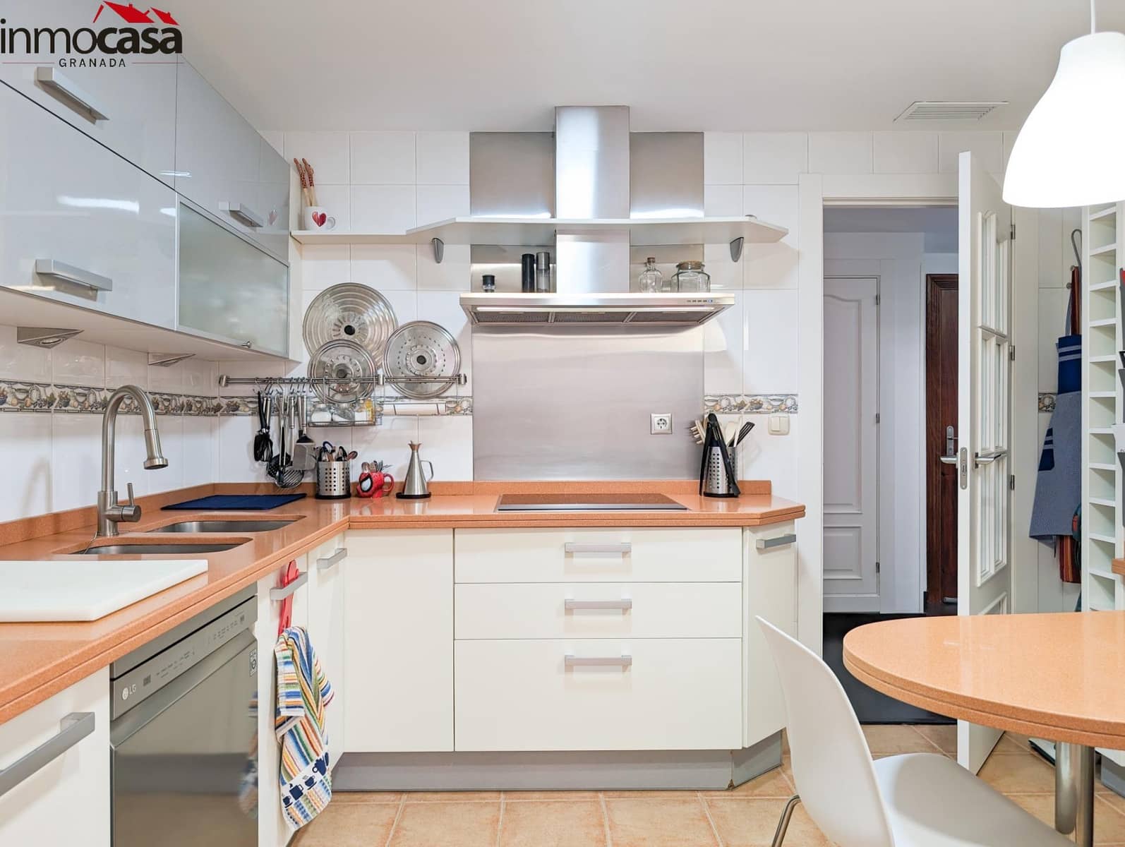 Chalet de 4 habitaciones en Granada ciudad en venta con piscina garaje - 449.000 € (Ref: 8222757)