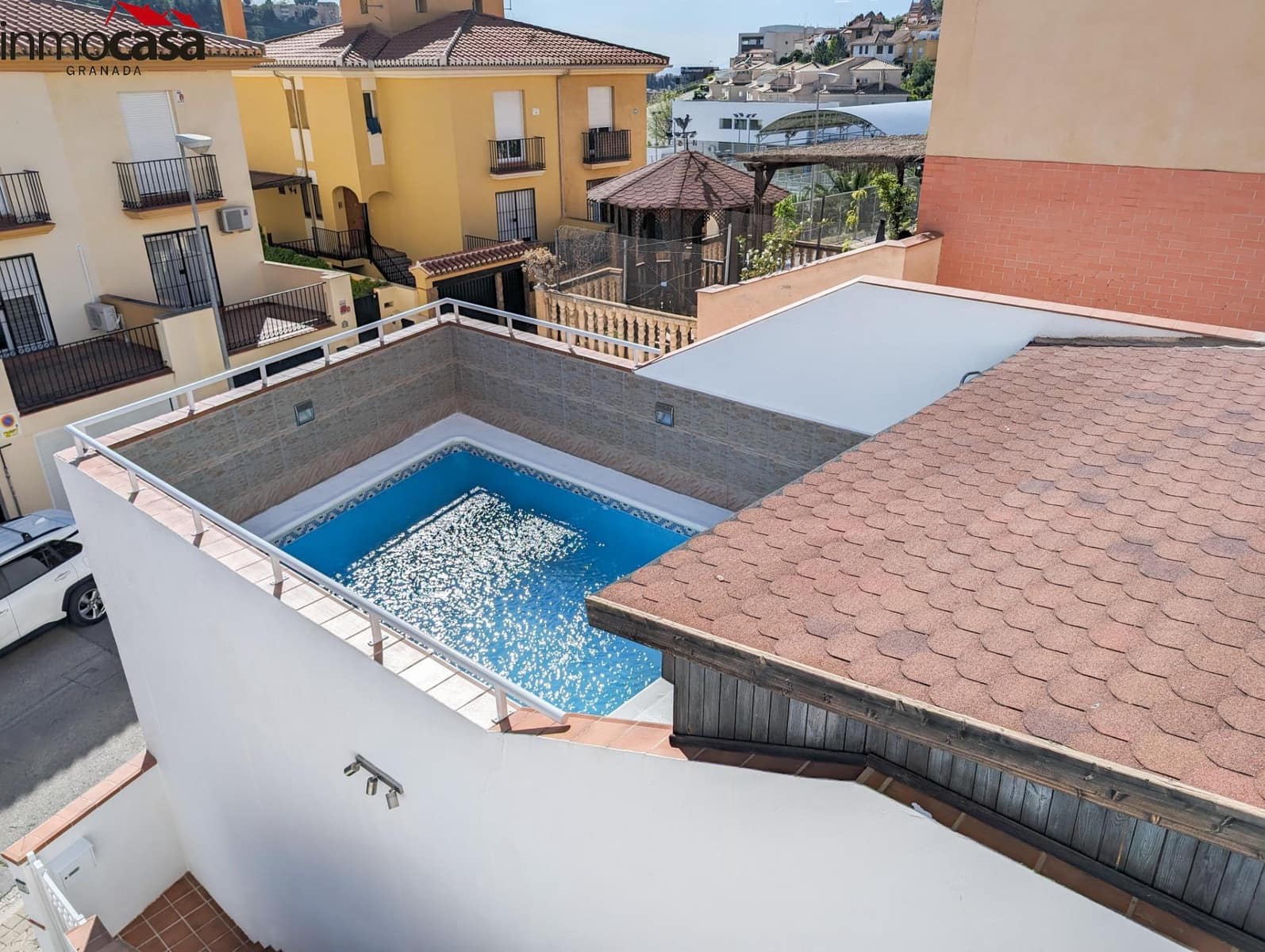 Chalet de 4 habitaciones en Granada ciudad en venta con piscina garaje - 449.000 € (Ref: 8222757)