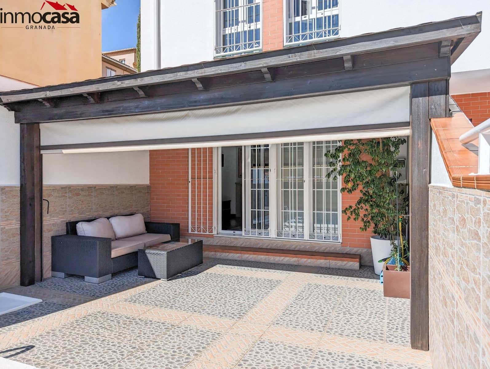 Chalet de 4 habitaciones en Granada ciudad en venta con piscina garaje - 449.000 € (Ref: 8222757)