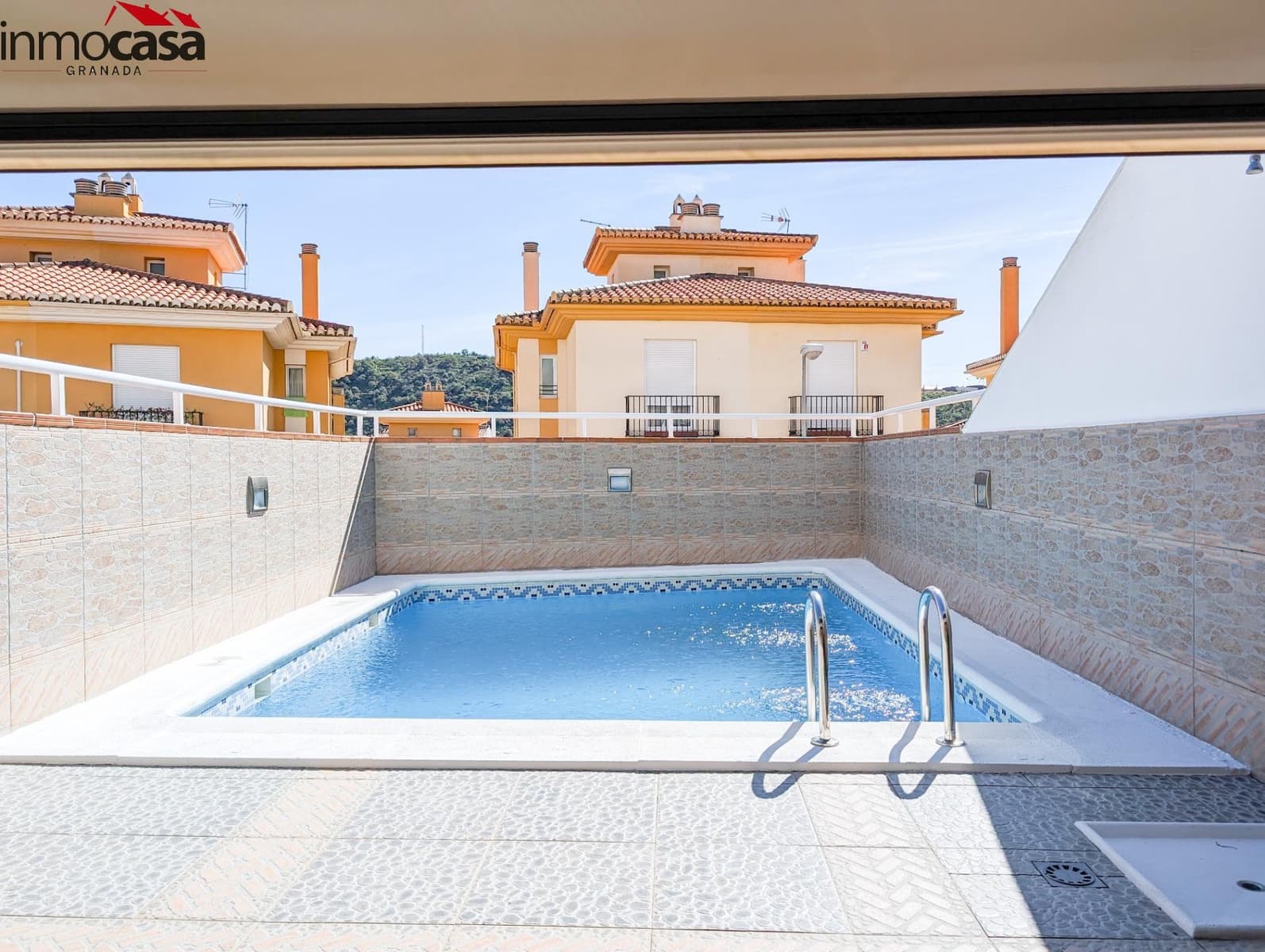 Chalet de 4 habitaciones en Granada ciudad en venta con piscina garaje - 449.000 € (Ref: 8222757)