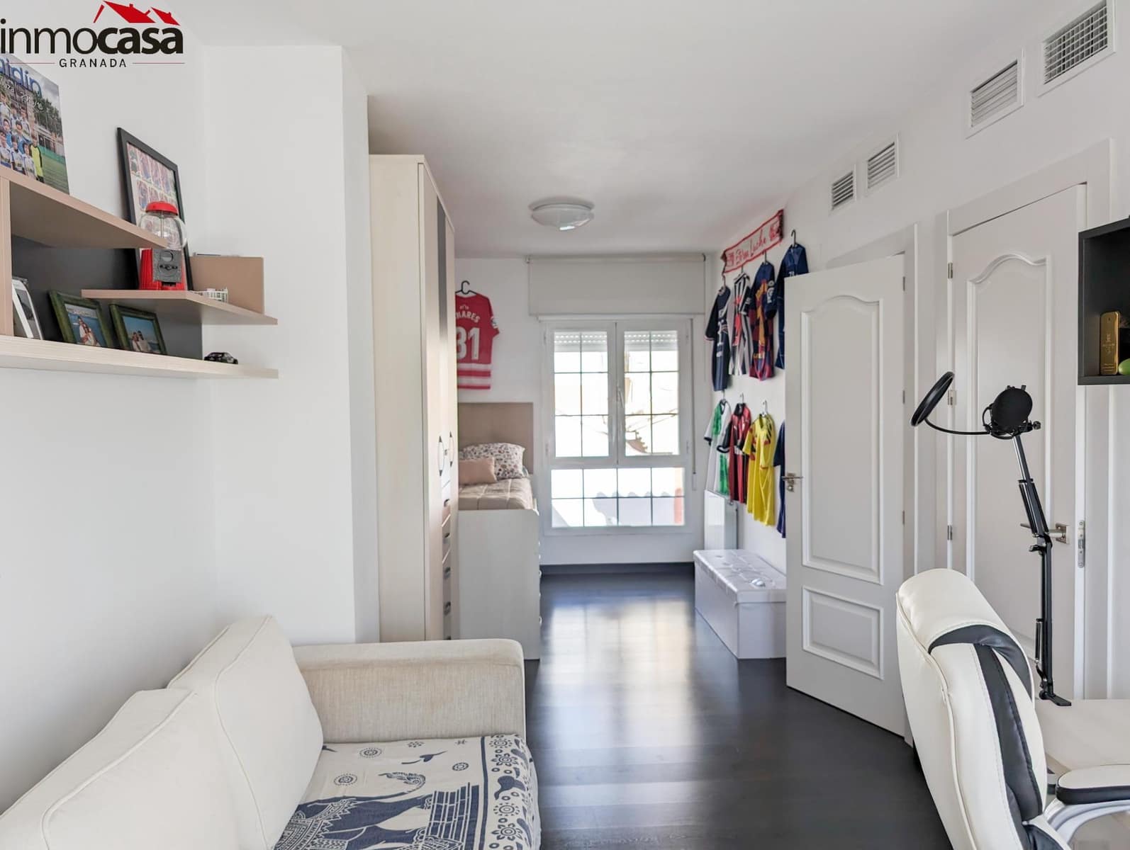 Chalet de 4 habitaciones en Granada ciudad en venta con piscina garaje - 449.000 € (Ref: 8222757)