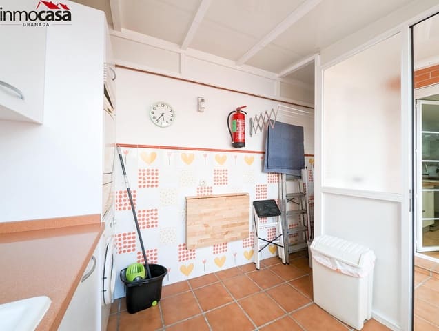 Chalet de 4 habitaciones en Granada ciudad en venta con piscina garaje - 449.000 € (Ref: 8222757)