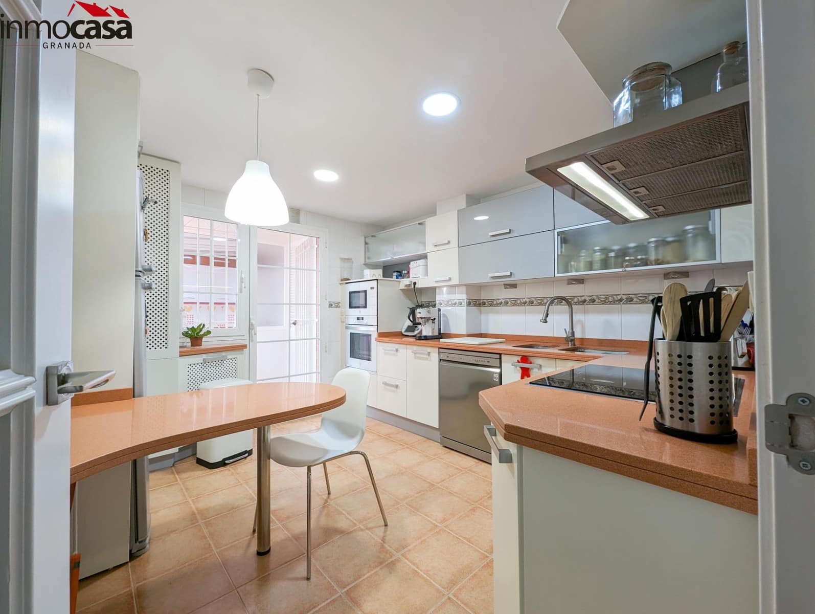 Chalet de 4 habitaciones en Granada ciudad en venta con piscina garaje - 449.000 € (Ref: 8222757)