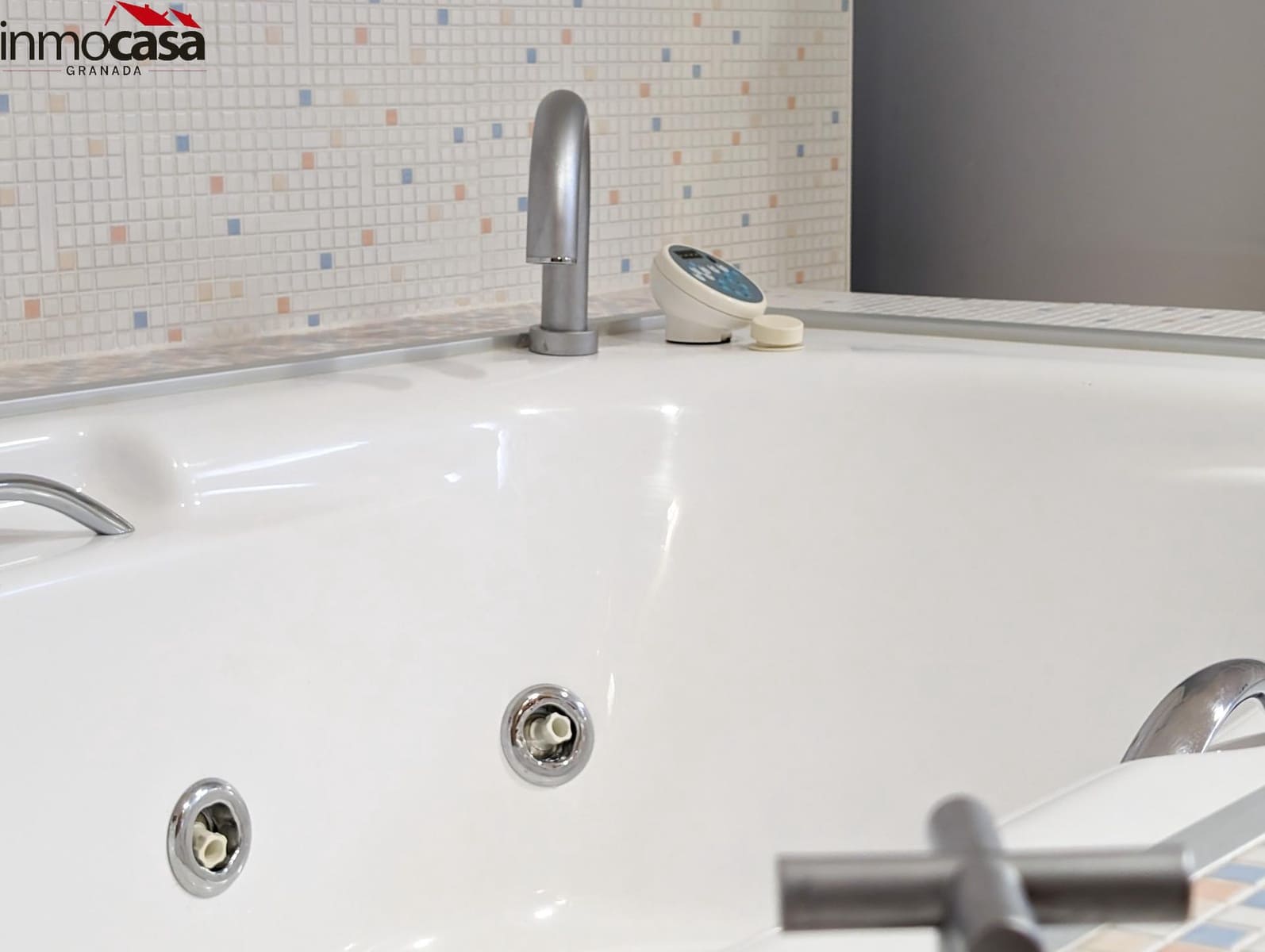 Chalet de 4 habitaciones en Granada ciudad en venta con piscina garaje - 449.000 € (Ref: 8222757)