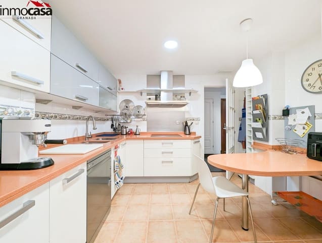 Chalet de 4 habitaciones en Granada ciudad en venta con piscina garaje - 449.000 € (Ref: 8222757)