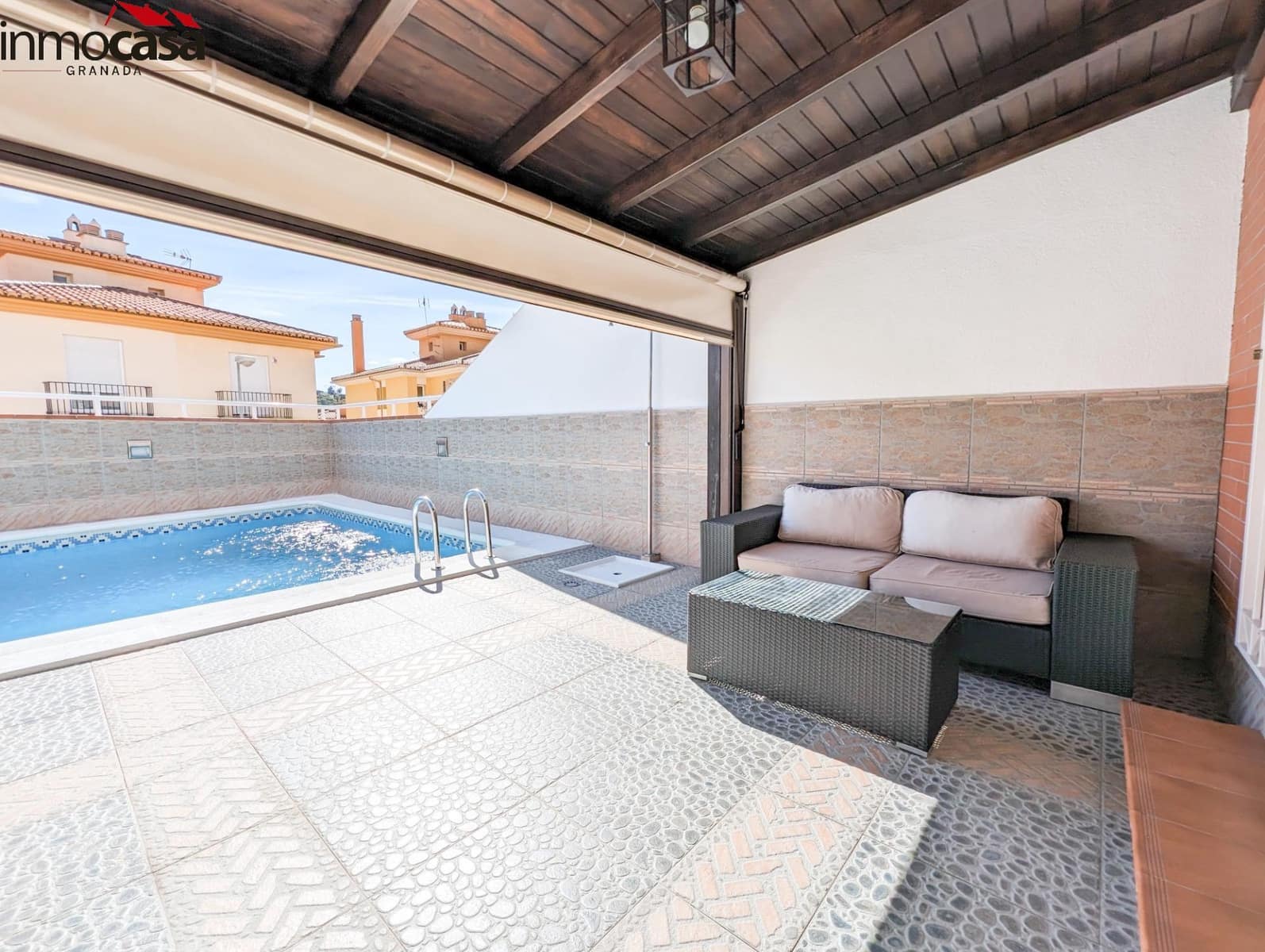 Chalet de 4 habitaciones en Granada ciudad en venta con piscina garaje - 449.000 € (Ref: 8222757)