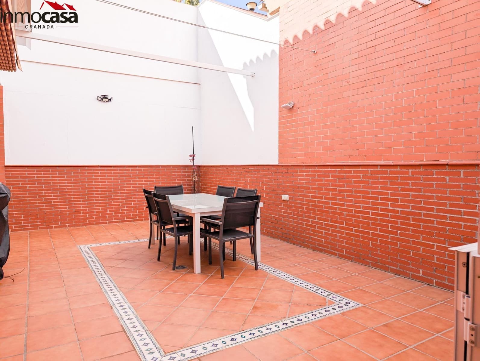 Chalet de 4 habitaciones en Granada ciudad en venta con piscina garaje - 449.000 € (Ref: 8222757)
