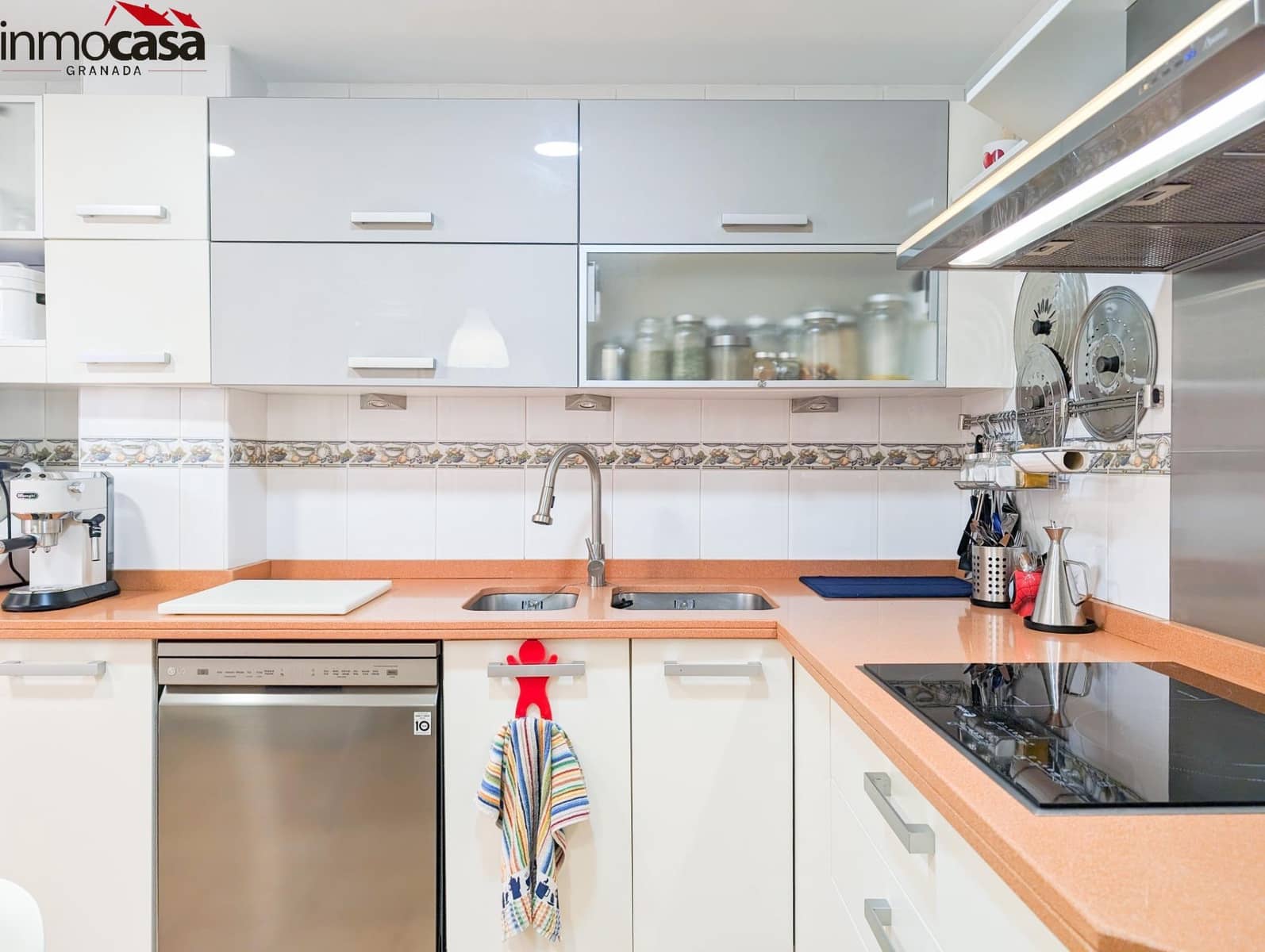 Chalet de 4 habitaciones en Granada ciudad en venta con piscina garaje - 449.000 € (Ref: 8222757)