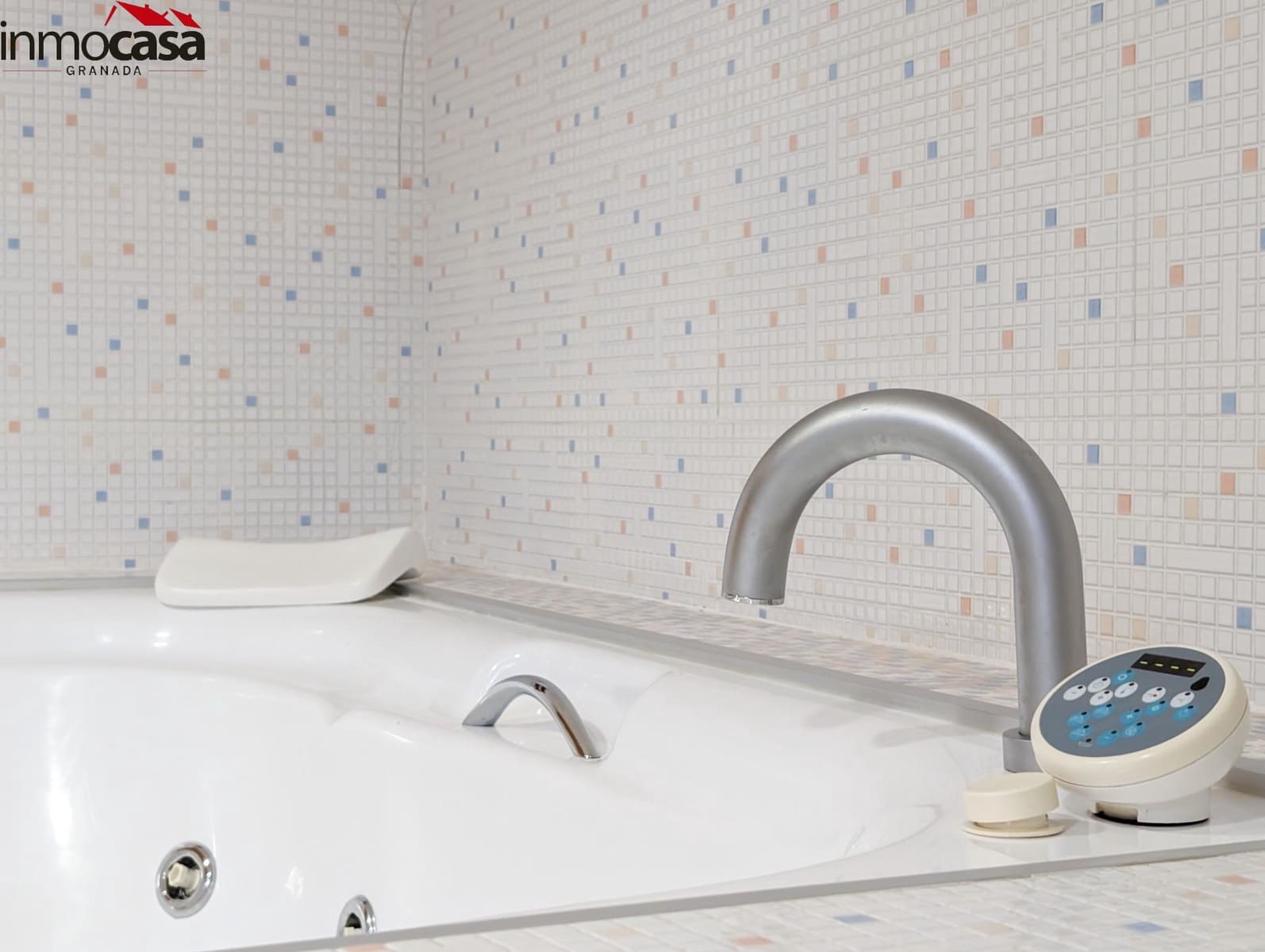 Chalet de 4 habitaciones en Granada ciudad en venta con piscina garaje - 449.000 € (Ref: 8222757)